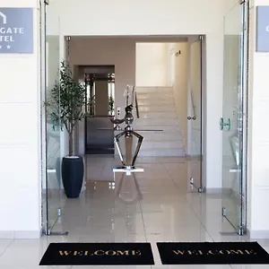 Gate Airport Отель